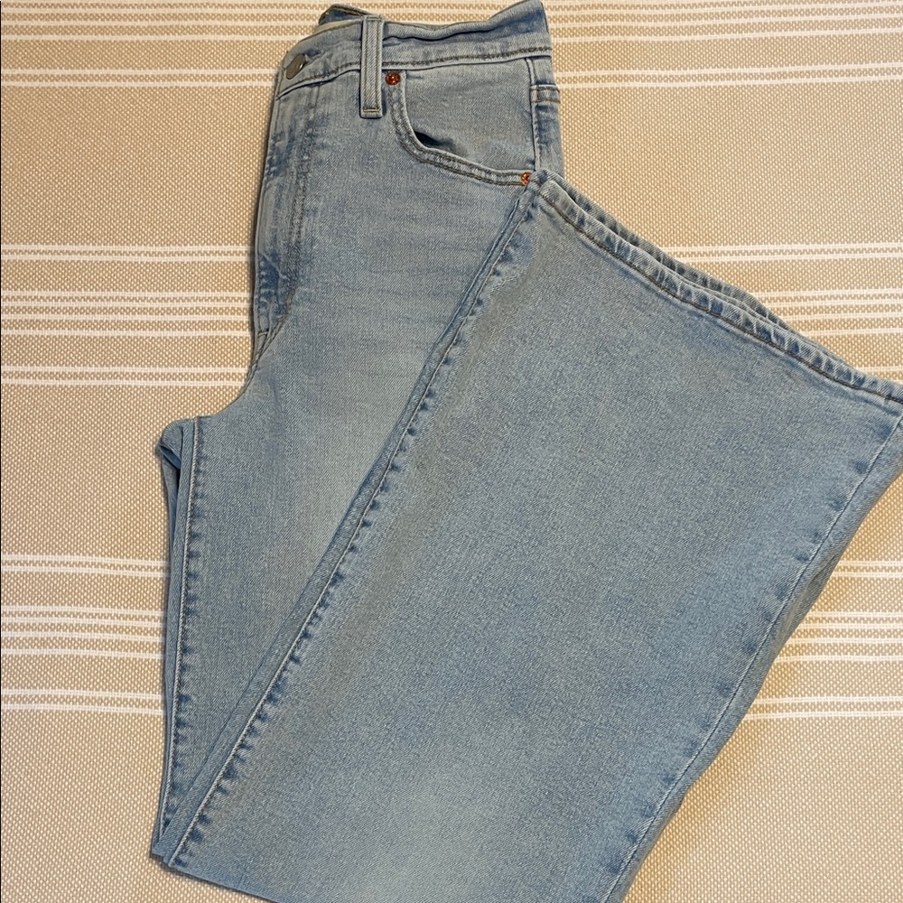 Levi’s Ribcage Bell Jeans